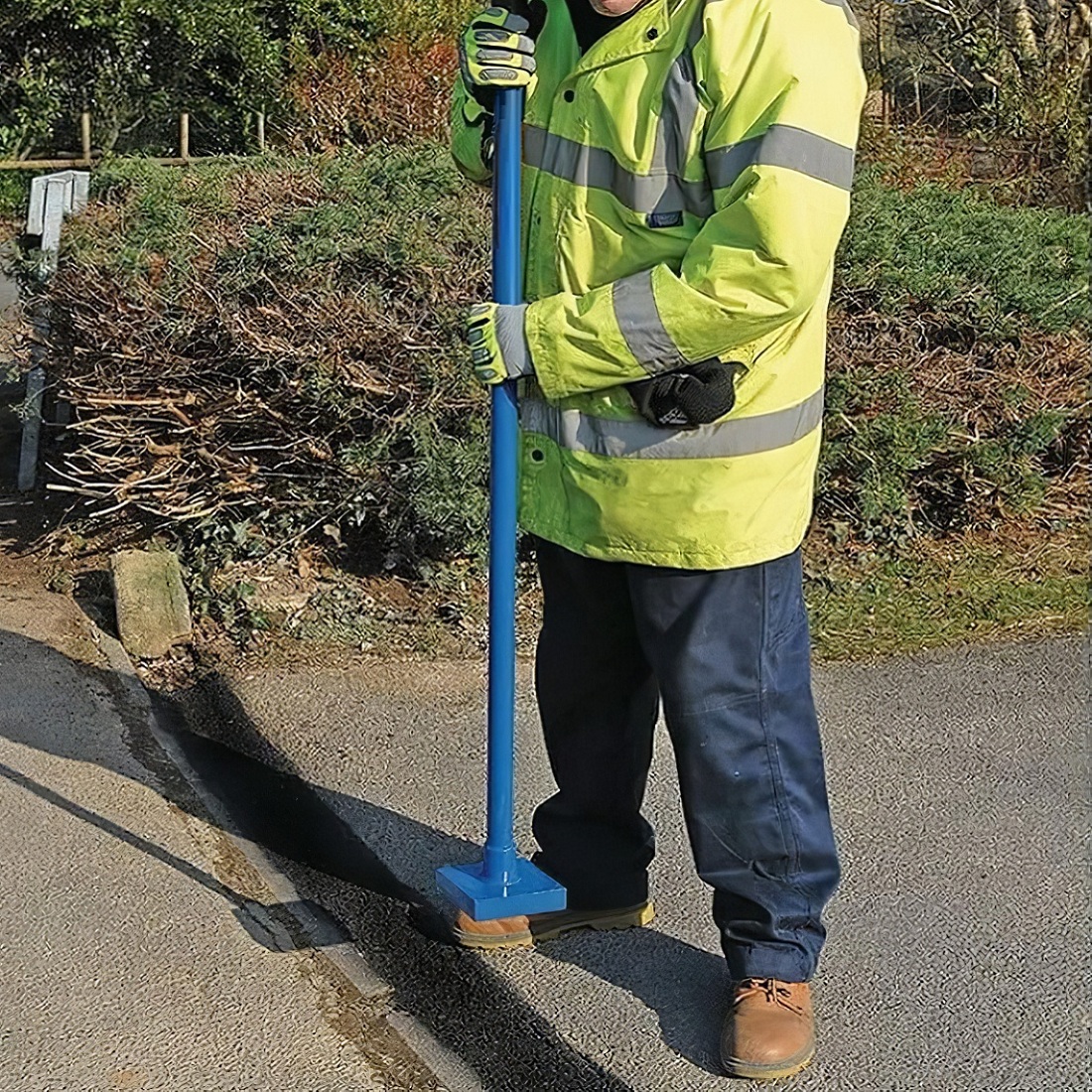 amtech-heavy-duty-forged-tamper-tarmac-hardcore-fencing-rammer-a1870-5-demonstration