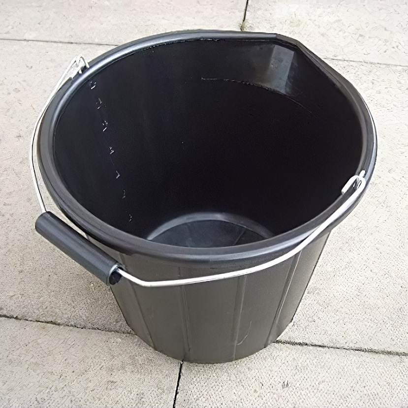 Faithfull Black 14L construction bucket with a metal handle in use