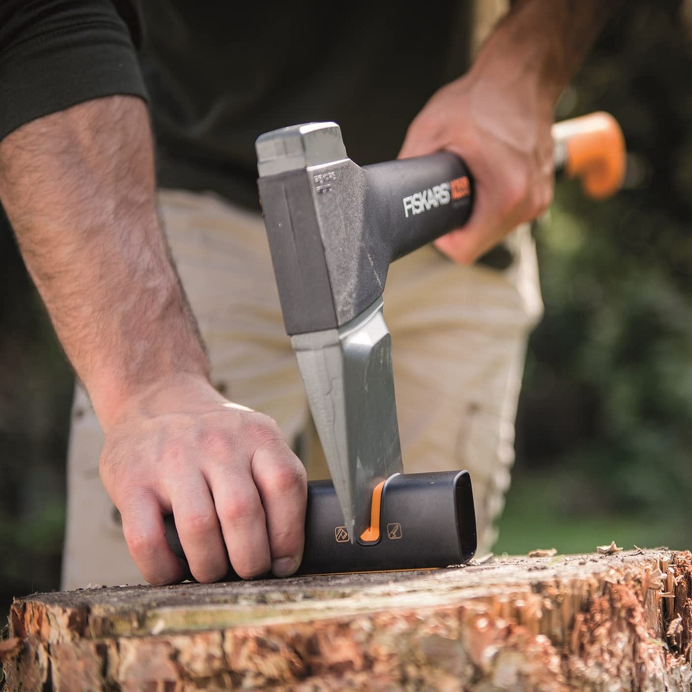 Fiskars knife and axe sharpener demonstration of axe sharpening