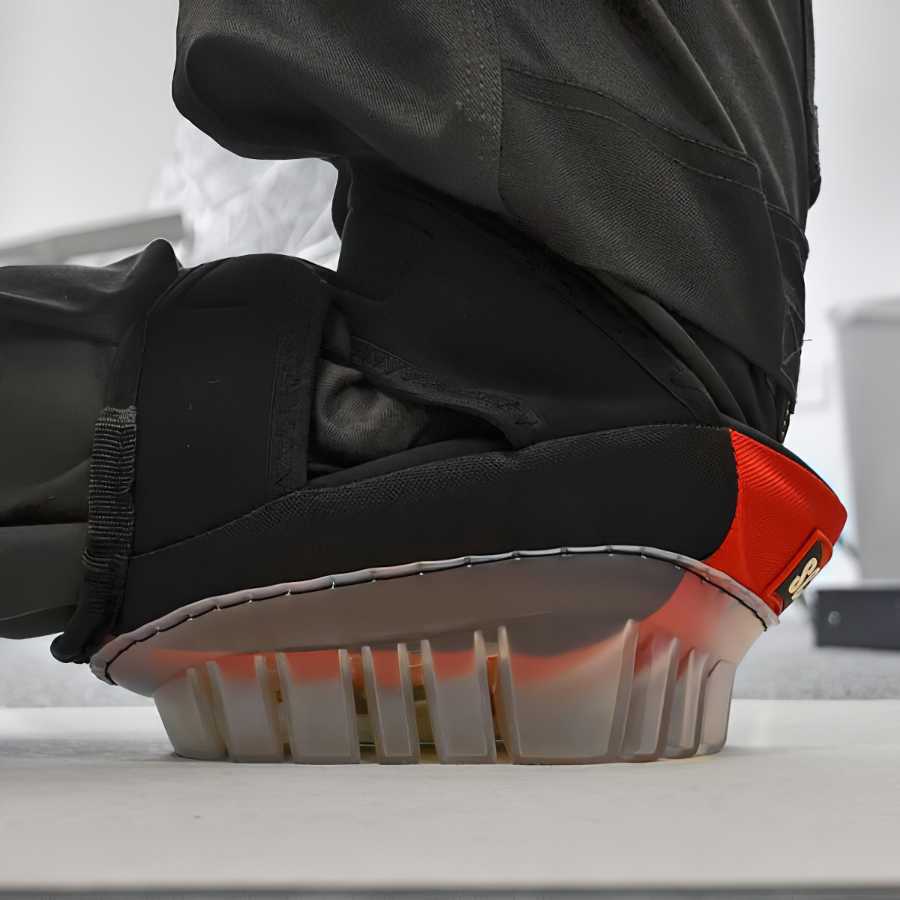 Close-up of a person wearing Scan Scappekpcap Gel Knee Pads, showing the protective gel padding and secure straps.