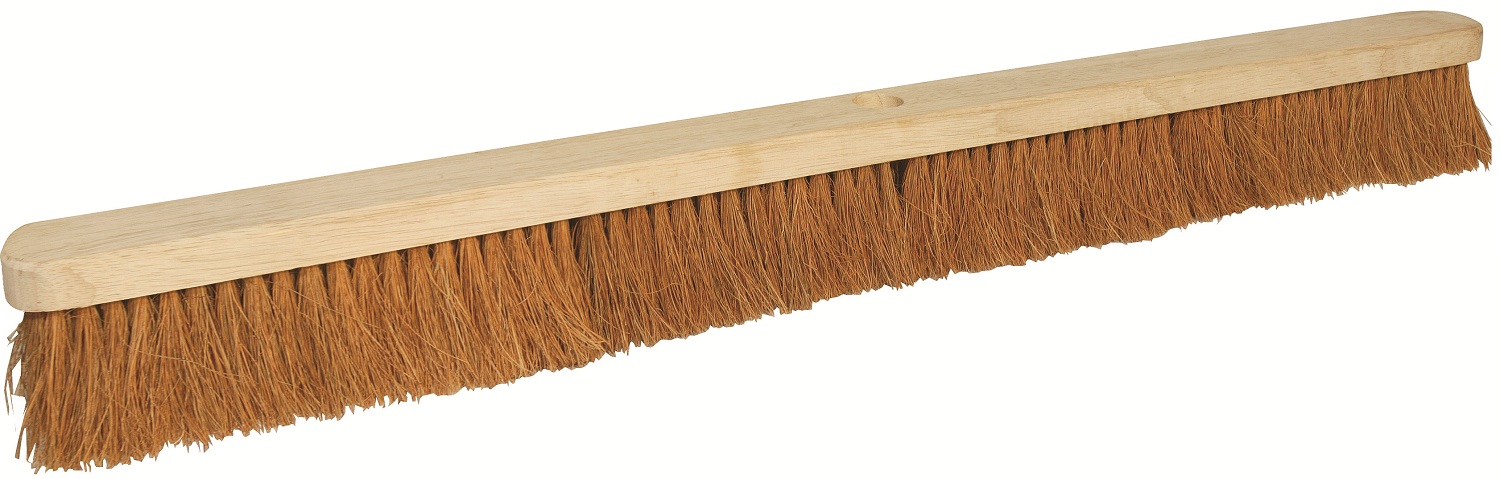 Wooden broom head with soft coco bristles for sweeping large surfaces.