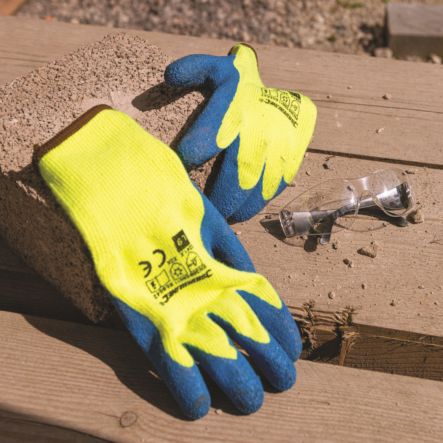 Silverline One Size Thermal Builders Garden Gloves 868642 6 Demo Bricklaying