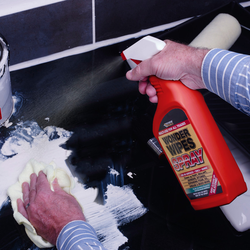 everbuild-wonder-wipe-spray-multi-use-surface-cleaner-laminate-wipespray-demonstration.jpg