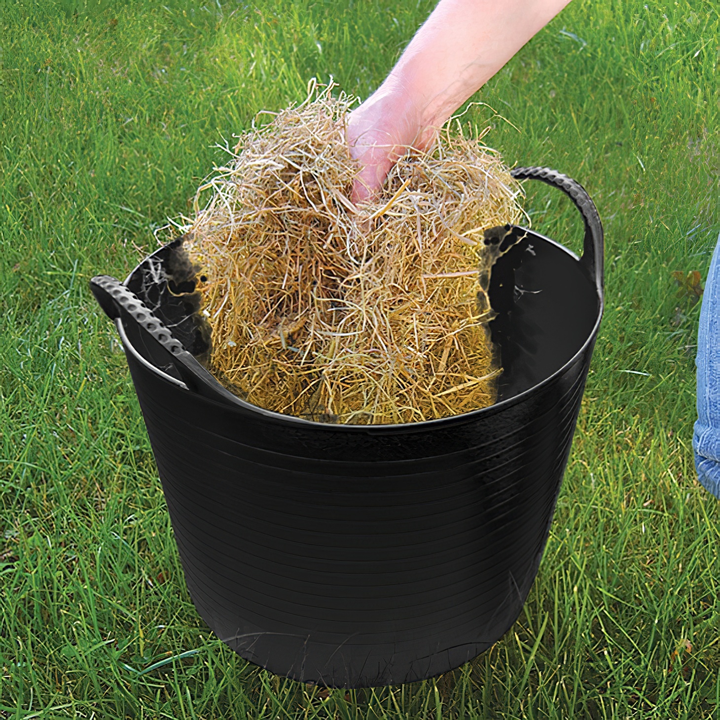 Black Large 42 Litre Faithfull Flexible garden Builders bucket and horse feed bucket