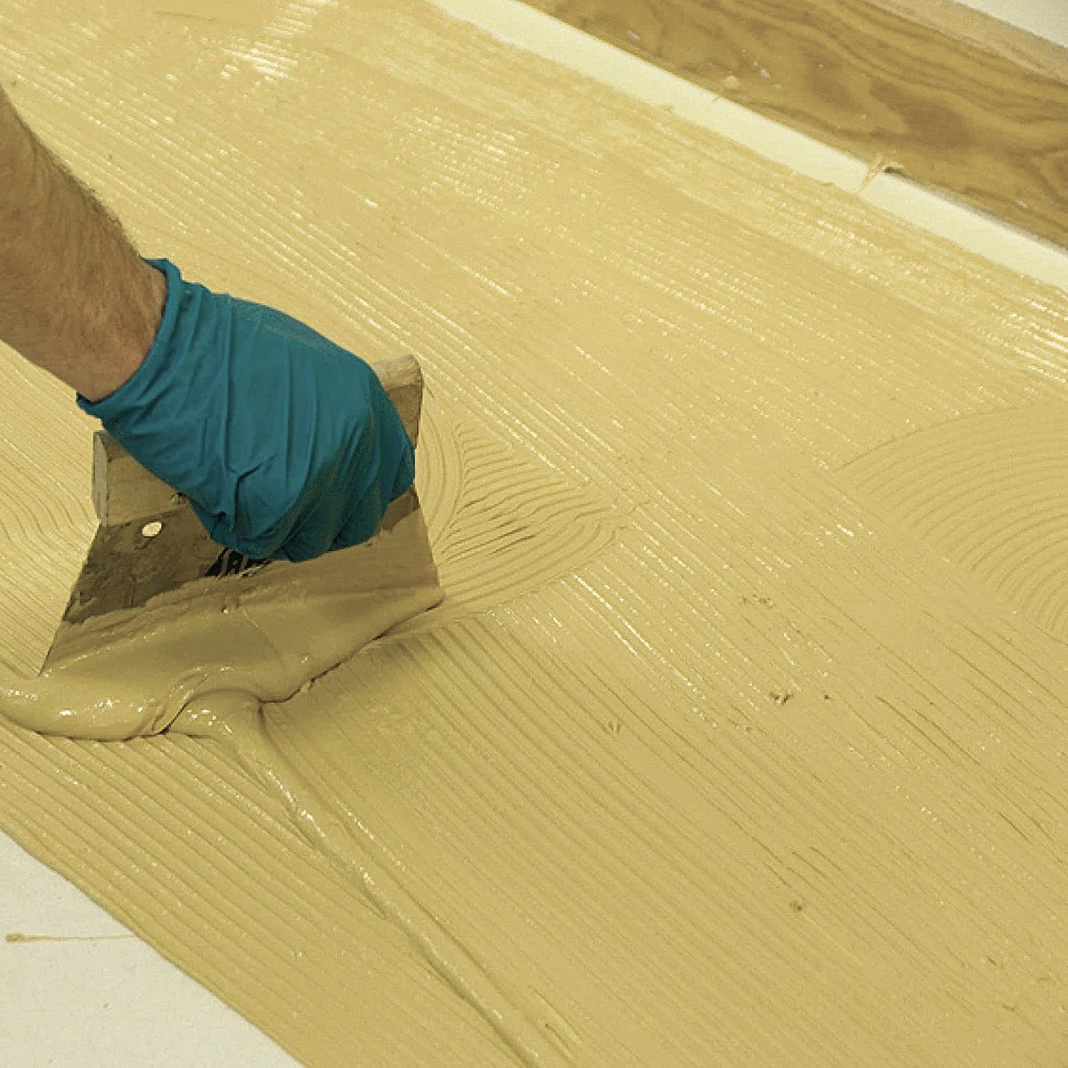 everbuild-lumberjack-650-hardwood-floor-flooring-adhesive-comb-applied.jpg