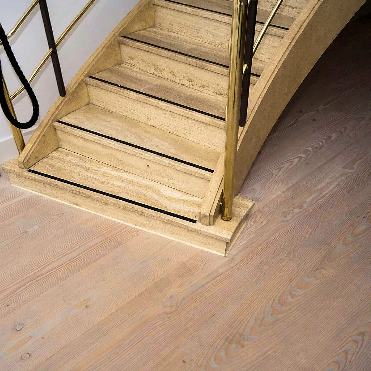 everbuild-lumberjack-650-hardwood-floor-flooring-adhesive-finished.jpg