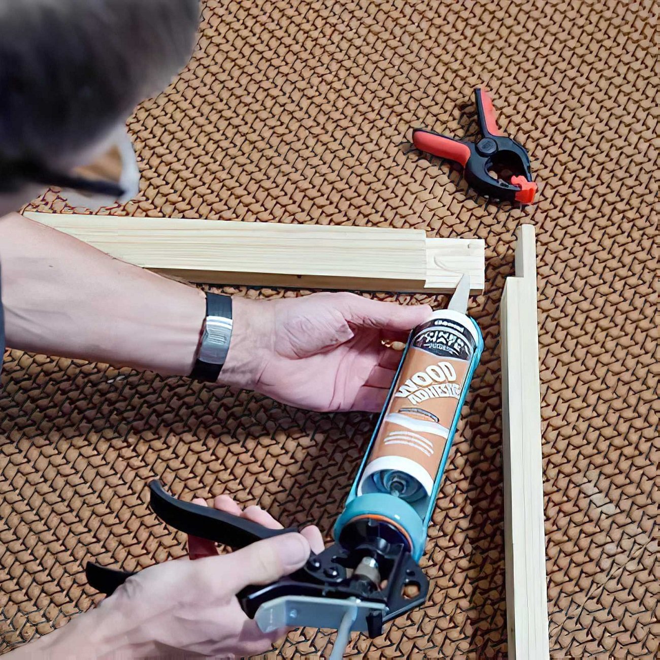 geocel-joiners-mate-wood-adhesive-water-resistant-clear-demonstration.jpg
