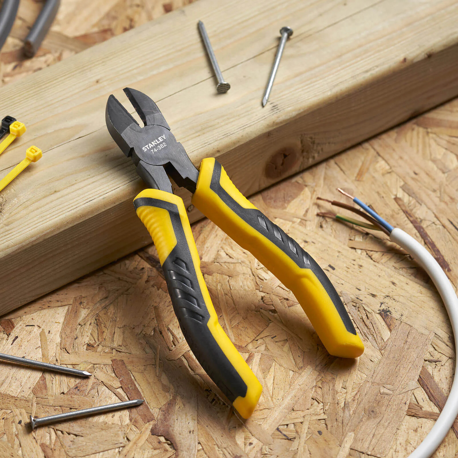 stanley-dynagrip-diagonal-side-cutter-cutting-pliers.jpg