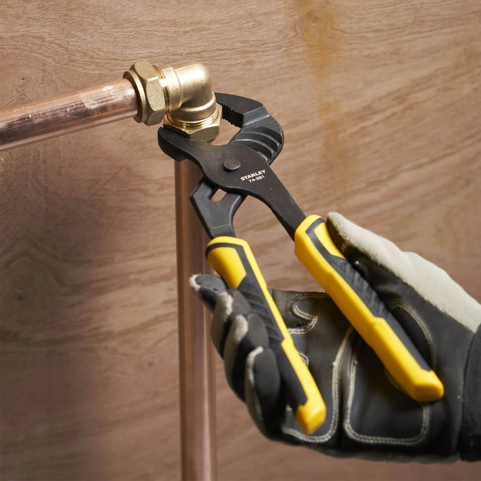stanley-dynagrip-waterpump-pliers-demo.jpg