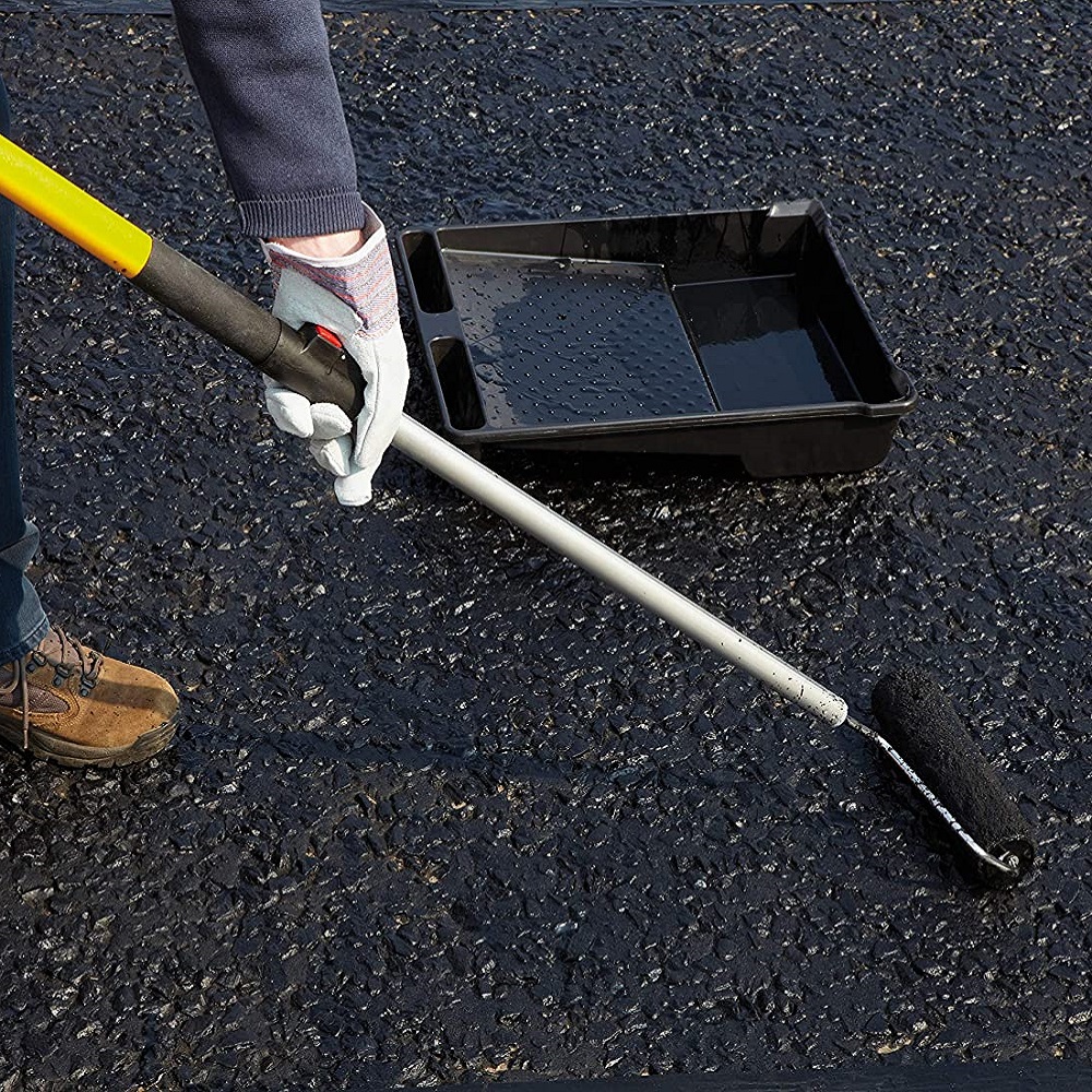 sika-high-performance-black-tarmac-restorer-5-litre-879951-5-application